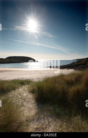 Strand und Küstenlandschaft in Achmelvich, Assynt, Wester Ross, Sutherland, Schottland, UK Stockfoto