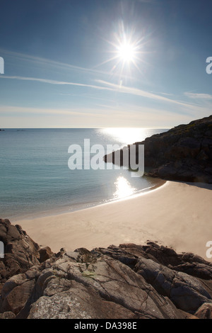 Strand und Küstenlandschaft in Achmelvich, Assynt, Wester Ross, Sutherland, Schottland, UK Stockfoto