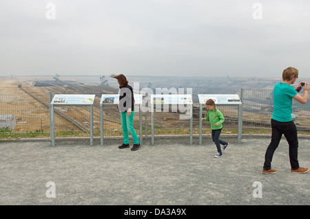 Öffentliche Aussichtspunkt in den Tagebau (surface mine) Garzweiler Deutschland Stockfoto
