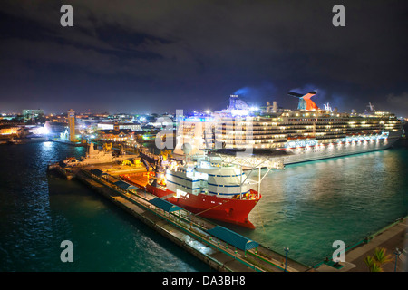 niedrige obenliegende Ansicht des Hafens von Nassau, Bahamas Stockfoto