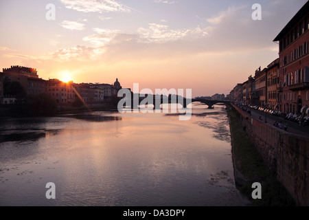 Ponte Alla Carraia in der Altstadt von Florenz Stockfoto