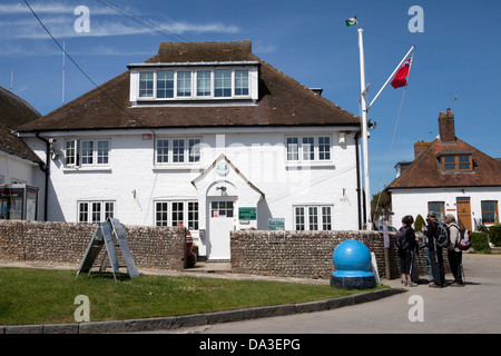 Hafenbüro, die Straße Itchenor. West Sussex. Großbritannien Stockfoto