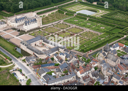LUFTAUFNAHME. Schloss und Gärten von Villandry. Indre-et-Loire, Centre-Val de Loire, Frankreich. Stockfoto