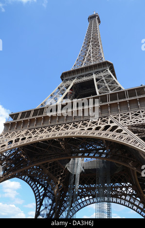 Der Eiffelturm ist ein Eisen-Gittermast befindet sich auf dem Champ de Mars in Paris, benannt nach dem Ingenieur Gustave Eiffel Stockfoto