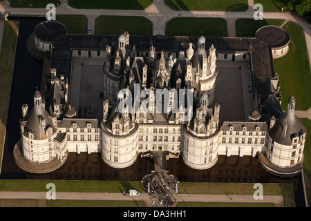 LUFTAUFNAHME. Chambord Castle. Ein UNESCO-Weltkulturerbe. Loir-et-Cher, Centre-Val de Loire, Frankreich. Stockfoto
