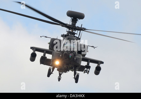 Boeing AH-64 Apache Angriffshubschrauber der britischen Armee. Dieser Frontschuss zeigt einen Teil der Bewaffnung Stockfoto