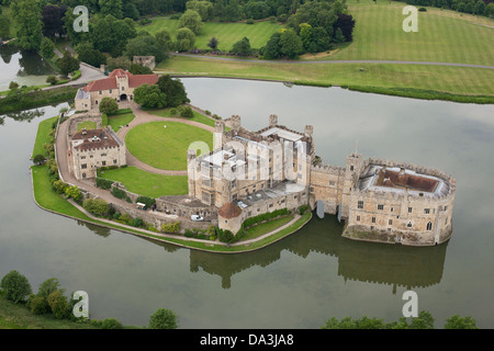 LUFTAUFNAHME. Leeds Castle. Kent, England, Großbritannien, Vereinigtes Königreich. Stockfoto