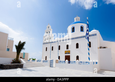 Griechisch-orthodoxe Kirche in der Stadt Oia Santorini Griechenland Europa Stockfoto
