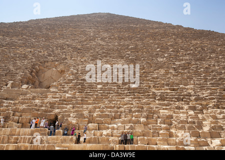 Große Pyramide von Giza, auch bekannt als Pyramide von Khufu und Pyramide von Cheops, Gizeh, Kairo, Ägypten Stockfoto