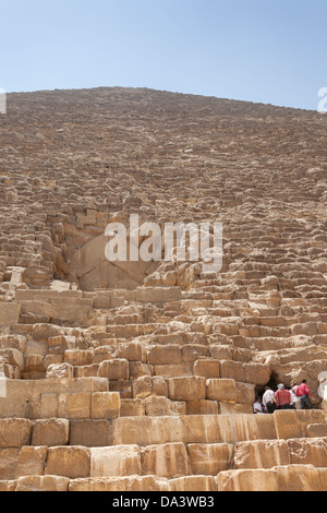 Große Pyramide von Giza, auch bekannt als Pyramide von Khufu und Pyramide von Cheops, Gizeh, Kairo, Ägypten Stockfoto