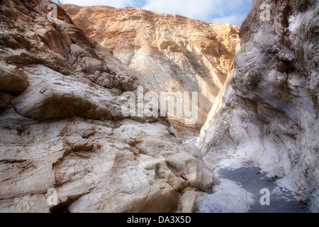 Eine Spur durch Berge am Marble Canyon In Death Valley Nationalpark, Kalifornien, USA Stockfoto