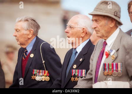 Tausende besuchen Anzac Day Märsche quer durch Australien Aufwartung zu Service-Männer, Frauen und gefallenen Kriegshelden. Stockfoto