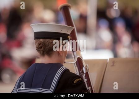 Tausende besuchen Anzac Day Märsche quer durch Australien Aufwartung zu Service-Männer, Frauen und gefallenen Kriegshelden. Stockfoto