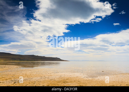 Teilweise bewölkt Frühlingstag in Bridger Bay auf Antelope Island außerhalb Salt Lake City, Utah Stockfoto