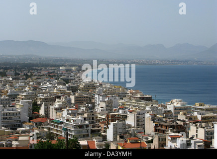 Gesamtansicht von Loutraki, Corinthia, Peloponnes, Griechenland Stockfoto