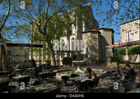 Platz für Dominique Bagouet und Kirche Saint-Roch, Montpellier, Languedoc-Roussillon, Frankreich Stockfoto