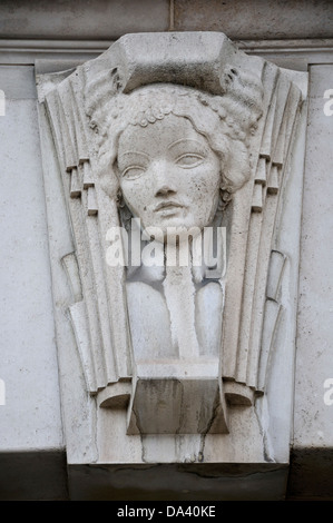 London, England, Vereinigtes Königreich. Unilever-Haus, Newbridge Street, Victoria Embankment. (Neoklassische Art Deco, 1929-31) Art-Deco-detail Stockfoto