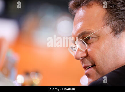 Berlin, Deutschland. 3. Juli 2013. Bundesminister des inneren Hans-Peter Friedrich (CSU) kommt für das Treffen der das Bundeskabinett im Bundeskanzleramt in Berlin, Deutschland, 3. Juli 2013. Foto: KAY NIETFELD/Dpa/Alamy Live News Stockfoto