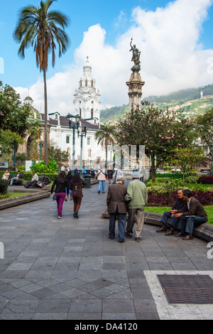 Platz der Unabhängigkeit mit der Kathedrale und das Denkmal für die Helden der Unabhängigkeit, Quito, Ecuador Stockfoto