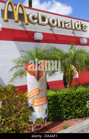 Vero Beach Florida, McDonald's, Burger, Hamburger, Franchise, Fast Food, Restaurant Restaurants Essen Essen essen Café Cafés Bistro, Außenschild, Stockfoto