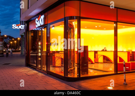 Service Point der Sixt Autovermietung in der Innenstadt von München (sonnenstrasse), Bayern, Deutschland Stockfoto