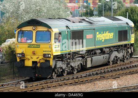 Freightliner Class 66 (66534) Diesel Lokomotive, Hafen von Felixstowe, Suffolk, UK. Stockfoto
