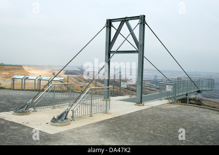 Sightseeing überhängenden Plattform an den Tagebau (surface mine) Garzweiler Deutschland Stockfoto