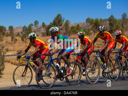 Eritreische nationale Radsportteam Massawa-Asmara Road, Asmara, Eritrea Stockfoto
