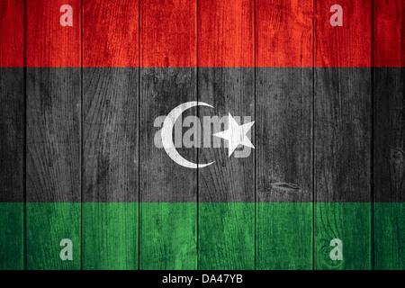 Flagge von Libyen oder libyschen Banner auf hölzernen Hintergrund Stockfoto