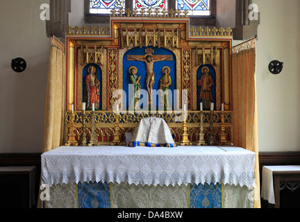 Der Altar und Retabel in der Pantoffel-Kapelle in Walsingham. Stockfoto