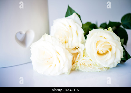 schön und zart weißen Rosenstrauß Stockfoto