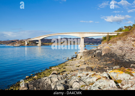 Die Skye-Brücke verbindet das schottische Festland mit der Isle Of Skye, Highlands und Inseln Schottland Großbritannien GB EU Europa Stockfoto