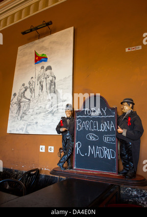 Fußball Annoucement In Roma Kino Bar, Asmara, Eritrea Stockfoto