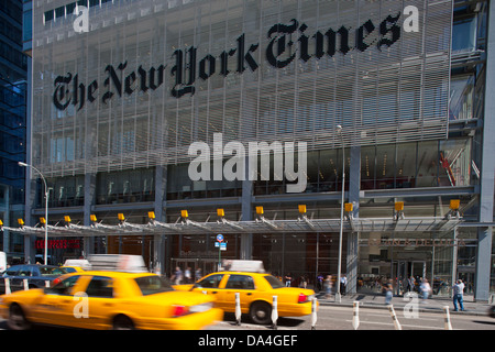 NEW YORK TIMES SIGN (© EDWARD BENGUIAT 1967) NEW YORK TIMES BUILDING (© RENZO PIANO 2007) EIGHT AVENUE MIDTOWN MANHATTAN NEW YORK USA Stockfoto