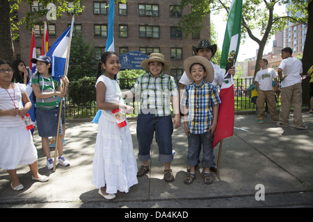 Evangelische Kinder Parade, 3rd Ave., Spanish Harlem, Manhattan, NYC. Stockfoto