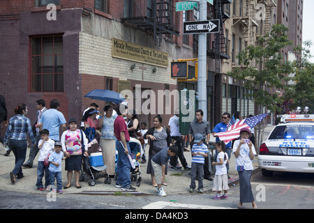 Evangelische Kinder Parade, 3rd Ave., Spanish Harlem, Manhattan, NYC. Stockfoto