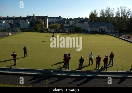 Aberystwyth, Wales, UK. 3. Juli 2013. Queens Road Lawn Bowls Club spielen eine Ceredigion Liga-match gegen Aberaeron auf einen warmen Sommerabend in Aberystwyth. Queens Rd gewonnen. Bildnachweis: Barry Watkins/Alamy Live-Nachrichten Stockfoto