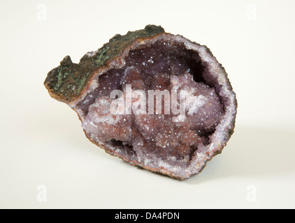 Quarz Stein Felsen Makro Juwel Quarz geologische Halbedelsteine Rosenquarz Edelstein Material magmatischen metamorphen mineralischer Edelstein gebildet Stockfoto