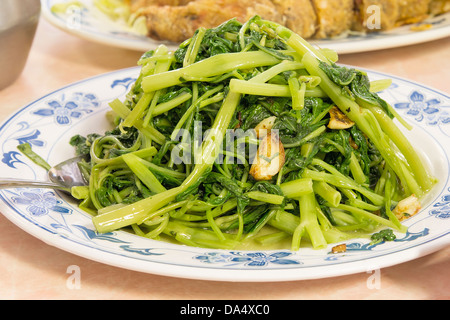 Stir Fry chinesische Kangkong grünes Gemüse mit Knoblauch Gericht Closeup Stockfoto
