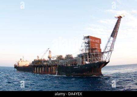 P 31 FPSO Bohrinsel im Offshore-Bereich für die Ölgesellschaft Petrobras arbeiten. Stockfoto