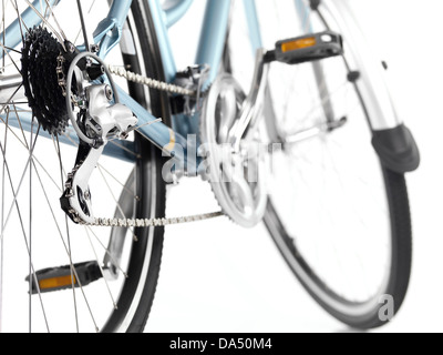 Detail-Closeup klassische leichte blaue Damen Fahrrad isoliert auf weißem Hintergrund Stockfoto