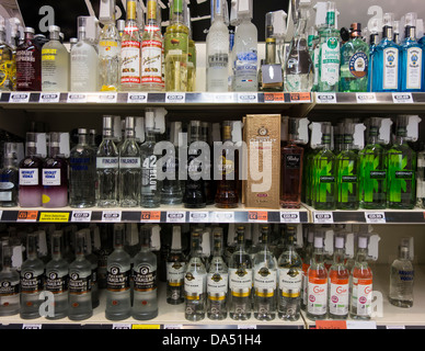 Getränke-Regal im Supermarkt Stockfoto