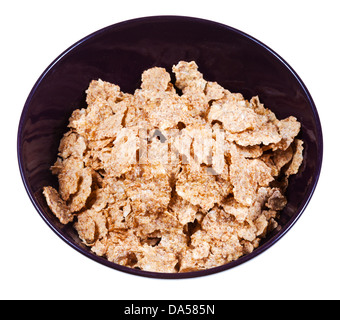 Cornflakes in dunkle Schale isoliert auf weißem Hintergrund Stockfoto
