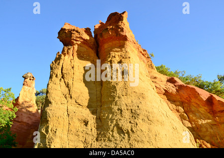 Das Colorado Provençal liegt im Süden Frankreichs, in der Nähe des wunderschönen Canyonflusses der Gorges du Verdon und ist ein muss auf der Luberon-Route Stockfoto