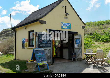 Bucht verkaufen Fisch gefangen lokal Meeresfrüchte Lulworth Cove Dorset England uk Stockfoto