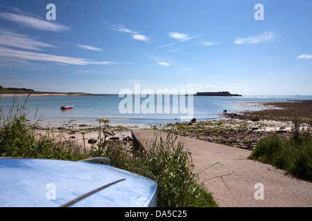 Umgedrehten blauen Boot Longis Bay Alderney Kanalinseln Stockfoto