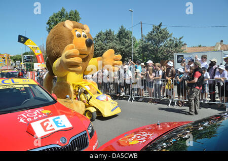 Provence, Frankreich. 4. Juli 2013. Werbung, Wohnwagen vor Beginn der Tour de France-Radrennen oder Fahrrad Rennen Aix-en-Credit: Chris Hellier/Alamy Live News Stockfoto