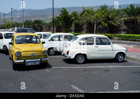 Platz für 600 Oldtimer Parken an einer Tankstelle in Alcala, Teneriffa, Kanarische Inseln, Spanien, Stockfoto