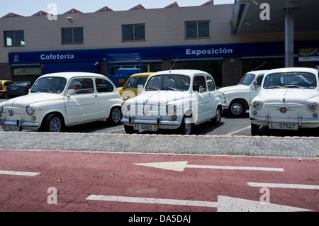 Platz für 600 Oldtimer Parken an einer Tankstelle in Alcala, Teneriffa, Kanarische Inseln, Spanien, Stockfoto