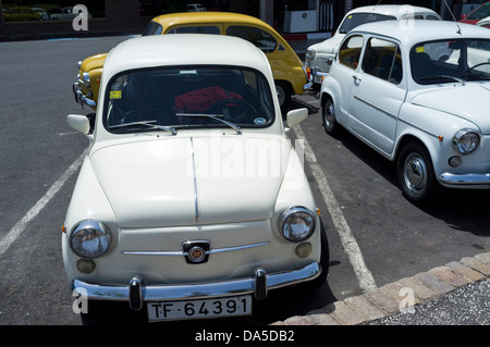 Platz für 600 Oldtimer Parken an einer Tankstelle in Alcala, Teneriffa, Kanarische Inseln, Spanien, Stockfoto